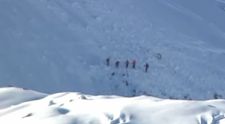 Momentul înfiorător în care mai mulți schiori sunt loviți de avalanșă! Ce a fost suprins pe camere VIDEO