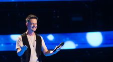 Vocea României 2024, 18 octombrie. Giannis Romanos visează să ajungă la nivelul lui Nikos Vertis și i-a încântat pe antrenori cu o piesă de la Holograf, cântată în greacă: „Mi s-a părut inedit! Eu caut așa ceva! Cum să nu mă întorc?”