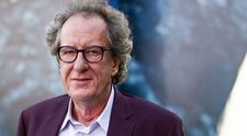 Geoffrey Rush, acuzat de un trust media și de o actriță că e 