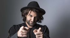 Smiley – artist, prezentator Romanii au talent, antrenor Vocea Romaniei si, incepand de astazi, vlogger!