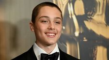O nouă lovitură pentru Brad Pitt în scandalul cu Angelina Jolie. Decizia luată de Knox, fiul lor, înainte de a face 18 ani: „Jolie rămâne, Pitt dispare”