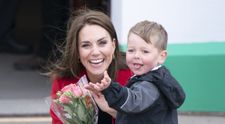 Imaginile care au topit inimile tuturor! Cum a fost întâmpinată Kate Middleton în prima călătorie ca prințesă de Wales