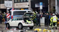 El este atacatorul din Munchen, care a intrat cu mașina într-un grup de protestatari! Martorii fac dezvăluiri cutremurătoare: „Erau oameni întinși pe jos”