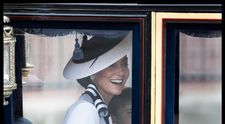 Mesajul puternic pe care Kate Middleton l-a transmis prin intermediul rochiei purtate la Trooping the Colour. Detaliul secret care a trecut neobservat