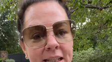 Pe covorul roșu are apariții memorabile, dar în viața de zi cu zi preferă simplitatea. Melissa McCarthy, de nerecunoscut fără machiaj