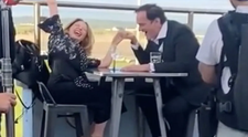 Quentin Tarantino, surprins în barul unui mic orășel de provincie. Oamenilor nu le-a venit să creadă. ”A filmat la o înmormântare”