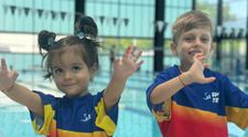 (P) Swimming Team: Cum poate înotul să susțină sănătatea fizică și cognitivă în timpul anului școlar