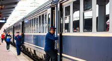 Cu trenul către aeroport! Tot ce trebuie să știi despre o astfel de călătorie