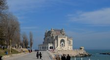 Două educatoare din Constanța s-au simțit jignite pentru că au primit cadou un gel de duș. Cum le-au răspuns părinților
