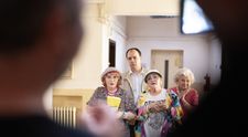 Câte asemănări pot exista între o plantă de apartament și proprietarul său? Aflăm în această seară, de la 21:30, în Scara B!