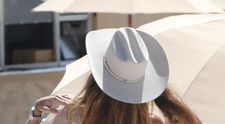 Cea mai fotogenica femeie? E incredibil de sexy in bikini, dar toti sunt atrasi de chipul ei. Cum arata