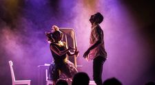 Finalistul sezonului cinci Romanii au talent, Bogdan Bolohan, prezinta spectacolul Silent Struggle pe scena Festivalului de Teatru Independent UNDERCLOUD