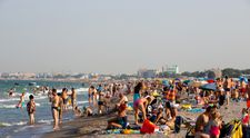 Locul pe cearșaf în Mamaia a devenit o fiță! Suma incredibilă pe care trebuie să o scoți din buzunar într-o zi de plajă