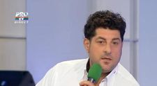S-a trezit cu o punga de faina-n cap! Uite cum a fost sarbatorit Tavi Colen de Catalin Maruta: