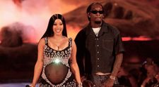 Cardi B și-a expus burta de gravidă într-o ținută viu colorată. Artista își caută o casă mai mare