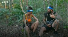 Alin Chirilă și Andreea Moromete se consultă înainte de consiliu. Purtătorii colanului de imunitate urmează să facă nominalizări