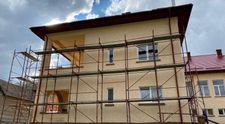 Renovarea școlii din Lădăuți cu ajutorul celor care folosesc serviciul 