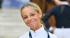 O recunoști? Mama ei a fost un superb top-model internațional, iar tatăl - președintele Franței. ”E superbă”