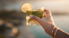 (P) „Plaja” băuturilor alcoolice care pot fi consumate la malul mării este din ce în ce mai largă!
