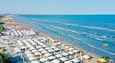 Cât a plătit un român pentru o zi de plajă în Mamaia-Sat. Pe bonul fiscal apare și prețul șezlongurilor