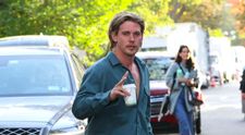 Are 33 de ani și se numără printre cei mai râvniți burlaci de la Hollywood. În trecut s-a iubit cu fiica lui Cindy Crawford, iar acum i-a căzut cu troc o actriță consacrată, cu trei ani mai mare decât el