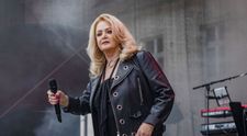 Bonnie Tyler s-a trezit din comă, după mai bine de o lună de zile