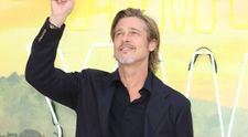 A avut cele mai frumoase iubite, dar cea mai recenta e total diferite de restul. Cum a fost surprinsă partenera lui Brad Pitt
