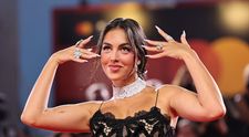 Georgina Rodriguez, ridiculizată după ipostazele jucăușe în care își etala inelul de logodnă. Apariția sa pe covorul roșu de la Veneția a stârnit un val de comentarii