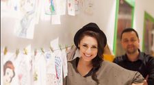 Andra, intr-o rochie care ii face picioarele sa para interminabile. La ce truc vestimentar a apelat artista