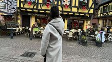 După ce a reușit cu greu să divorțeze de bărbatul care a plimbat-o prin tribunale ani întregi, celebra artistă din România și-a refăcut viața sentimentală cu un bărbat misterios, dar influent. S-au despărțit la scurt timp după ce și-au oficializat relația, dar au plecat, în secret, într-o vacanță de lux. Cum au fost surprinși de paparazzii, când toată lumea îi știa despărțiți