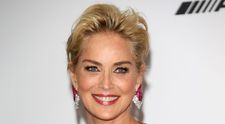 Putini au recunoscut-o pe una dintre cele mai sexy femei in aceasta ipostaza. Sharon Stone, fara urma de machiaj pe chip