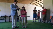 Finalistul sezonului cinci Romanii au talent, magicianul Robert Tudor, le-a facut astazi o surpriza copiilor din tabara MagiCAMP