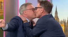 S-au sărutat live, la TV, în fața milioanelor de oameni! Ce s-a întâmplat, de fapt, între jurnalistul Richard Arnold și politicianul Ed Balls