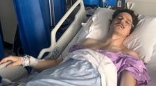Artistul care se luptă cu un cancer în fază terminală la 29 de ani dezvăluie că a fost diagnosticat târziu, în ciuda simptomelor alarmante: „Aveam dureri mari de stomac și nu mă puteam mișca ore în șir”