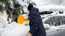 Se întoarce iarna în România! Au fost emise două coduri galbene de vreme rea. Zilele și zonele în care va ninge