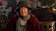 Cum arată „doamna cu porumbei” din Singur acasă 2 în 2025. Ea rămâne femeia blândă, marginalizată, care îi oferă micului Kevin McCallister o lecție despre bunătate și încredere