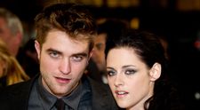 O simplă glumă sau atac cu subînțeles? Declarația lui Robert Pattinson care a stârnit controverse: de ce cred fanii că actorul a ironizat-o pe Kristen Stewart, fosta lui iubită