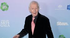 Îl recunoști pe bătrânelul ghiduș? În anii 90, era considerat cel mai viril și șarmant actor de la Hollywood