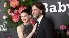 Alexandra Daddario și soțul ei, Andrew Form, divorțează după trei ani de căsnicie: „Mariajul lor s-a destrămat treptat”. Cei doi au împreună un fiu, care abia a împlinit un an