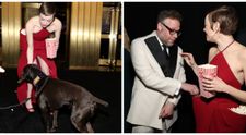 Moment hilar pe covorul roșu cu Emma Stone! Actrița laureată cu două premii Oscar a defilat cu buzunarele rochiei pline cu popcorn și i-a servit inclusiv pe invitați