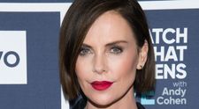 Charlize Theron explică de ce niciun bărbat nu rezistă alături de ea: ”Pot fi o iubită enervantă”