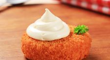 Reteta MasterChef: Bulete de cascaval cu sos bechamel cu praz si chipsuri de parmezan