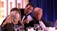 Mentalistul Oz Pearlman a dezvăluit ce îi arăta Melaniei Trump pe biletul misterios, cu câteva secunde înainte de împușcăturile de la Casa Albă