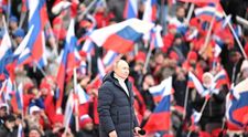 Prima reacție a companiei care a creat geaca de 12.000 de euro purtată de Vladimir Putin la mitingul pro-război