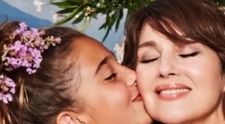 Până acum a stat în umbră și puțini știau cum arată. Léonie Cassel, fiica de 16 ani a lui Monica Bellucci, a apărut pe coperta Vogue Italia