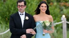 Kendall Jenner, asupru criticată din cauza rochiei pe care a purtat-o la o nuntă: ''Cred că o ura tare pe mireasă!''
