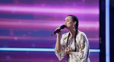Românii au talent, 17 aprilie 2026. Ana-Maria Durbăcea, tânăra de 19 ani din satul Nisipoasa care a cântat divin și a luat 4 de DA