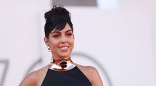 Georgina Rodriguez, definiția eleganței. Iubita lui Ronaldo a strălucit pe covorul roșu de la Veneția