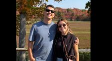 A vrut o poză romantică, dar când a ajuns acasă a observat un detaliu hilar. Cum a ajuns o femeie din Toronto virală peste noapte