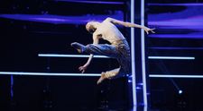 Românii au talent, 27 februarie 2025. Theo Focșăneanu a pus în scenă cel mai expresiv moment al serii. Și-a acceptat orientarea, s-a eliberat prin dans și a câștigat peste 100 de trofee la nivel internațional: „Ne-a dat la temelie. Ești foarte mișto”